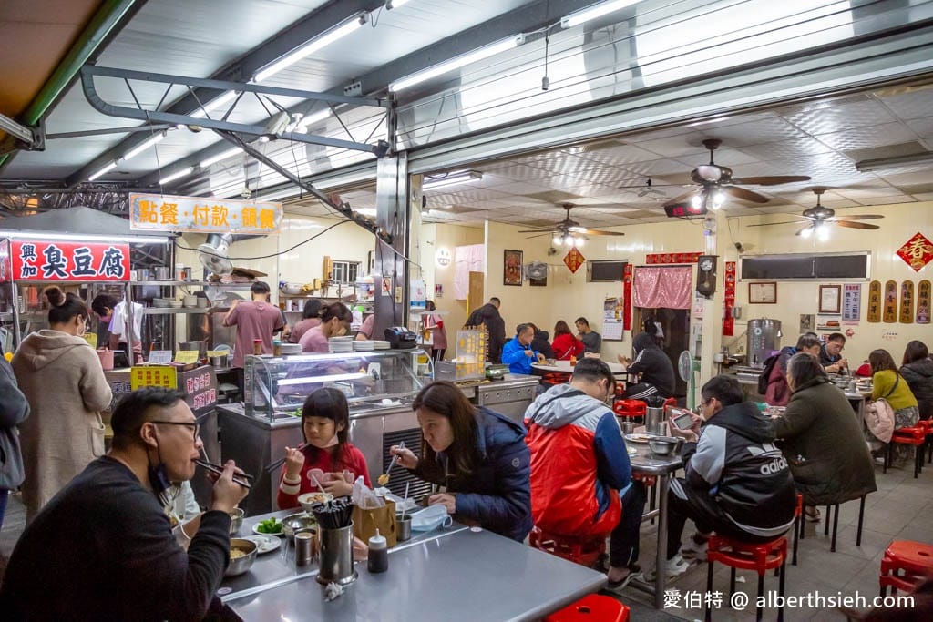 嘉義興加臭豆腐｜臭豆腐外酥內嫩，滷豬腳Q嫩好吃，宵夜美食