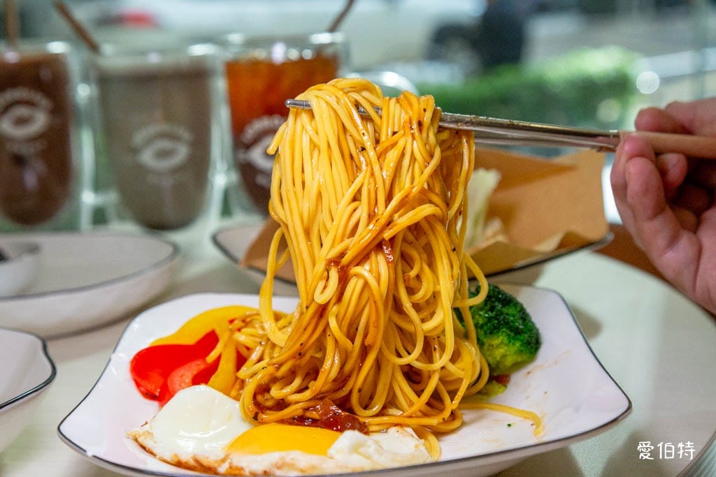 落兒逅叻谷｜中壢SOGO早午餐推薦，豆皮蛋餅必吃，飲控者