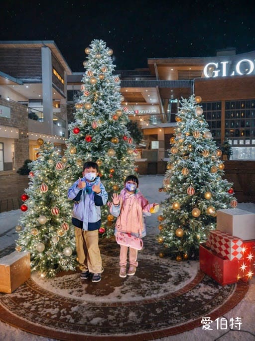 2025桃園華泰名品城聖誕節｜20公尺聖誕樹，38攤飄雪市集美食，10週年煙火秀