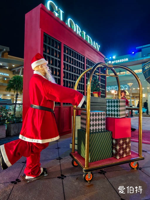 2025桃園華泰名品城聖誕節|20公尺聖誕樹,38攤飄雪市集美食,10週年煙火秀 @愛伯特