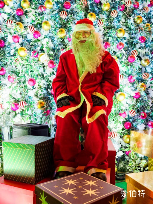 2025桃園華泰名品城聖誕節｜20公尺聖誕樹，38攤飄雪市集美食，10週年煙火秀 @愛伯特