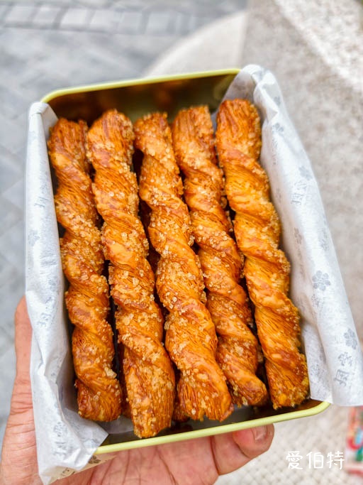 愛威鐵盒餅乾來了!華泰名品城聖誕市集必吃,曲奇、丹麥棒超好吃 @愛伯特