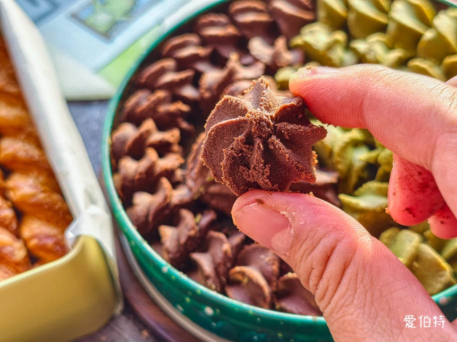 愛威鐵盒餅乾來了!華泰名品城聖誕市集必吃,曲奇、丹麥棒超好吃 @愛伯特