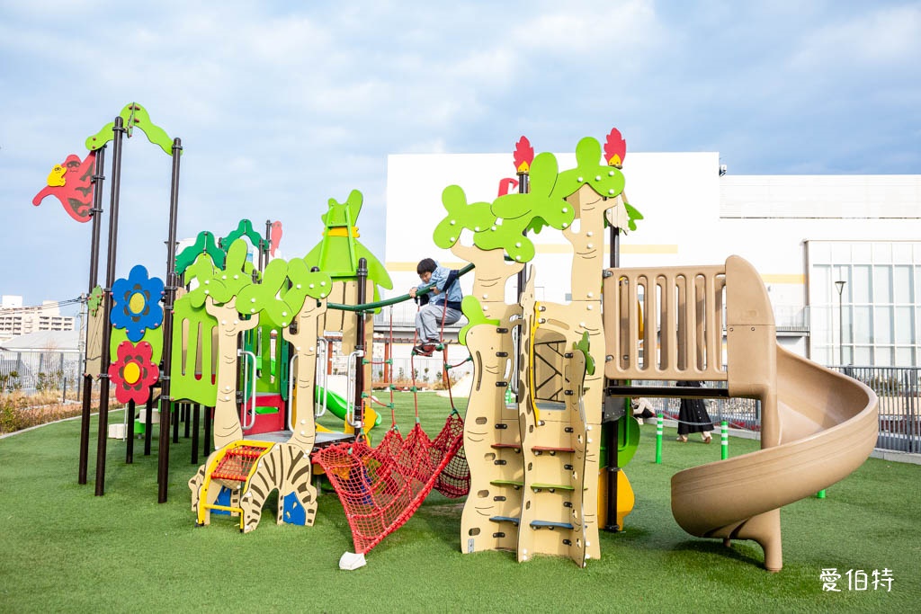 LaLaport福岡購物攻略｜日本最大鋼彈，220間藥妝美食 @愛伯特