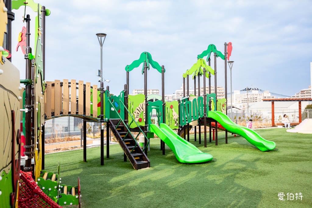 LaLaport福岡購物攻略｜日本最大鋼彈，220間藥妝美食 @愛伯特