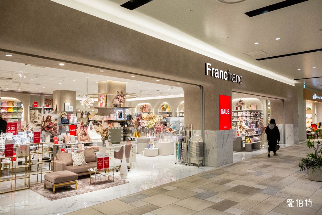 LaLaport福岡購物攻略｜日本最大鋼彈，220間藥妝美食 @愛伯特