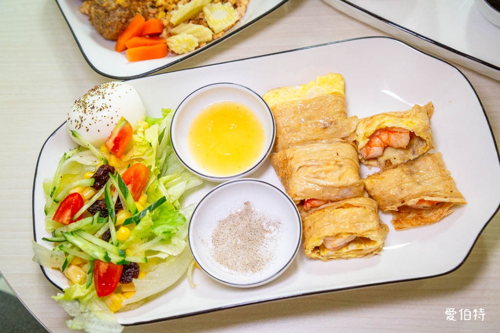 落兒逅叻谷｜中壢SOGO早午餐推薦，豆皮蛋餅必吃，飲控者 @愛伯特