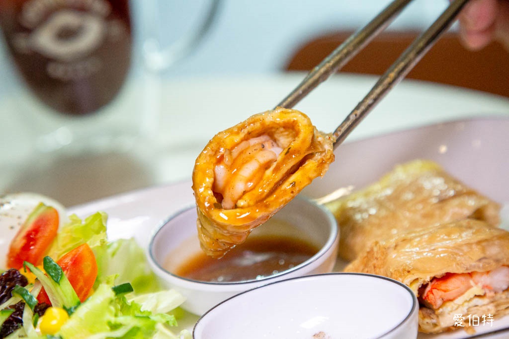 落兒逅叻谷｜中壢SOGO早午餐推薦，豆皮蛋餅必吃，飲控者 @愛伯特