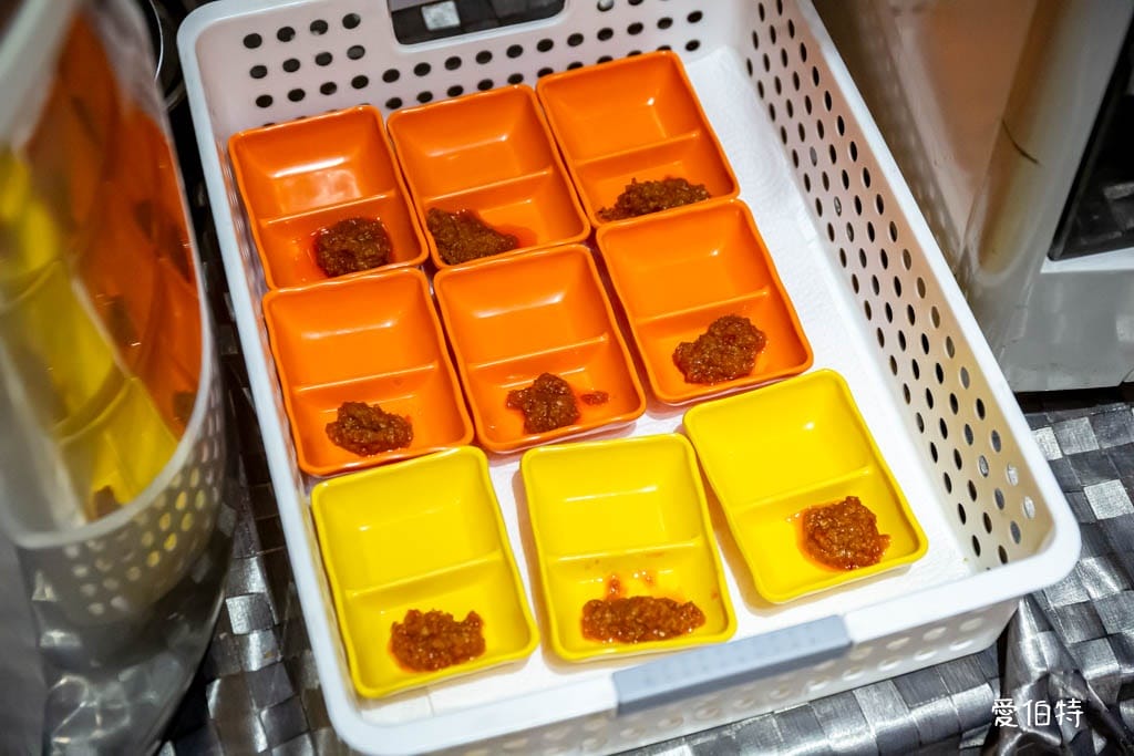 馮羽樓雞肉飯賣所x烏雞飯｜桃園藝文特區美食推薦，豉油雞腿飯必吃