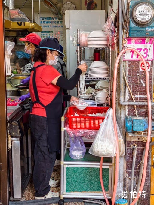 中壢忠貞市場大鬍子米干｜在地人激推雙蛋加辣，排隊早餐推薦
