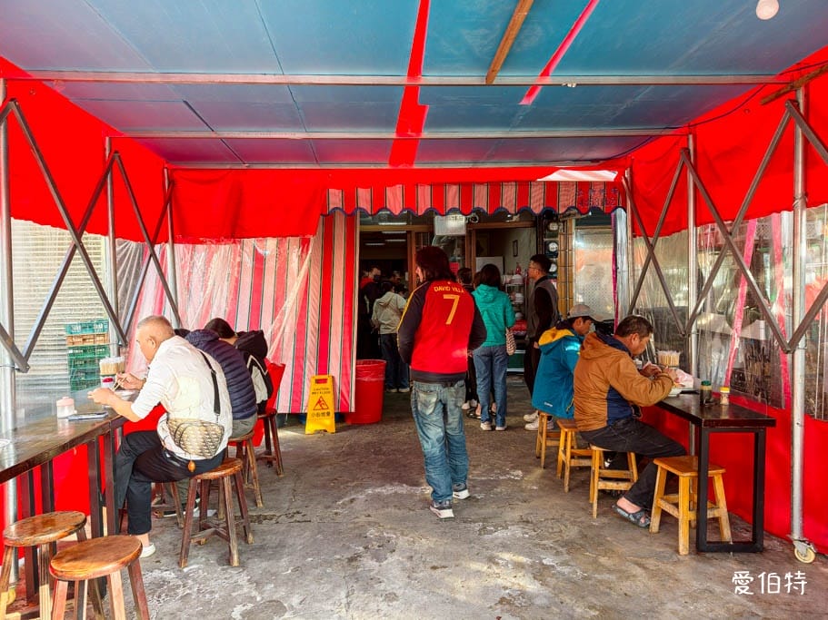 中壢忠貞市場大鬍子米干｜在地人激推雙蛋加辣，排隊早餐推薦