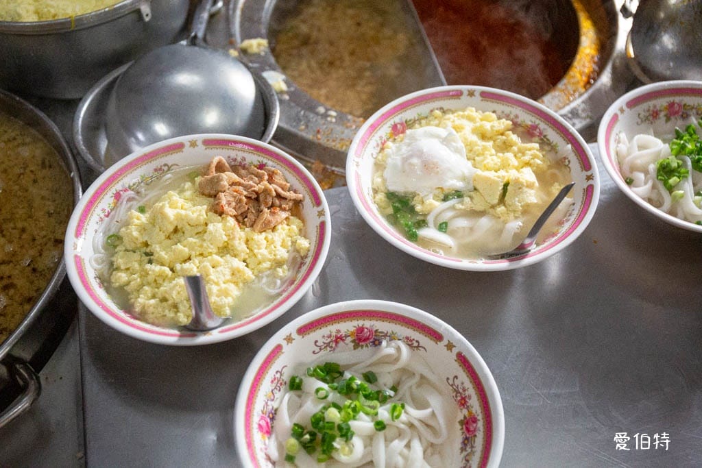 中壢忠貞市場大鬍子米干｜在地人激推雙蛋加辣，排隊早餐推薦