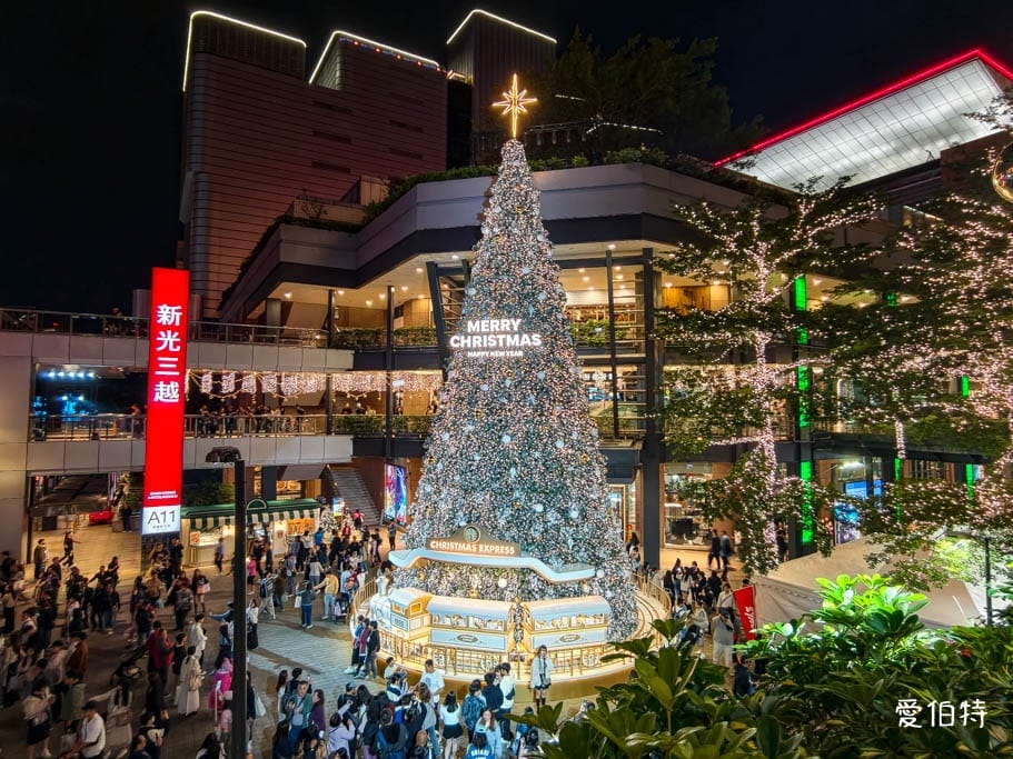 2025台北信義區聖誕節｜新光三越A11飄雪聖誕樹 & 玩具總動員燈飾
