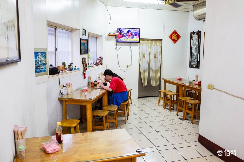 中央大學美食推薦｜家香美食店，超佛心60元牛肉麵，學生族必吃