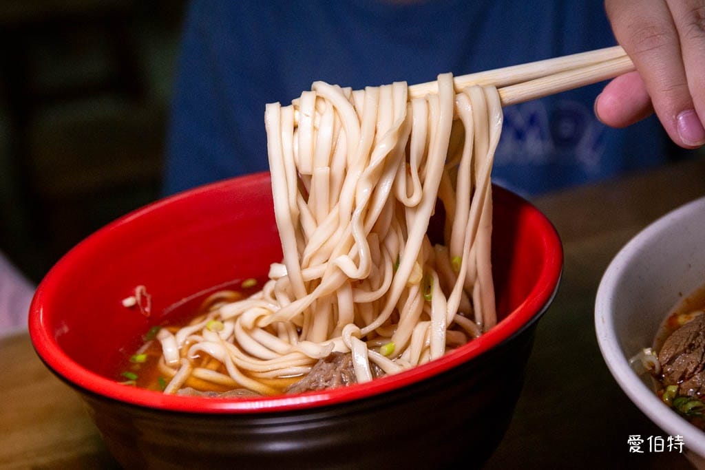 中央大學美食推薦｜家香美食店，超佛心60元牛肉麵，學生族必吃