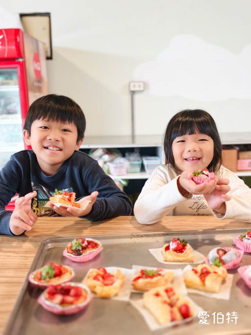 中壢青埔採草莓首選|草莓學校溫室無毒栽植,親子DIY半日遊 @愛伯特