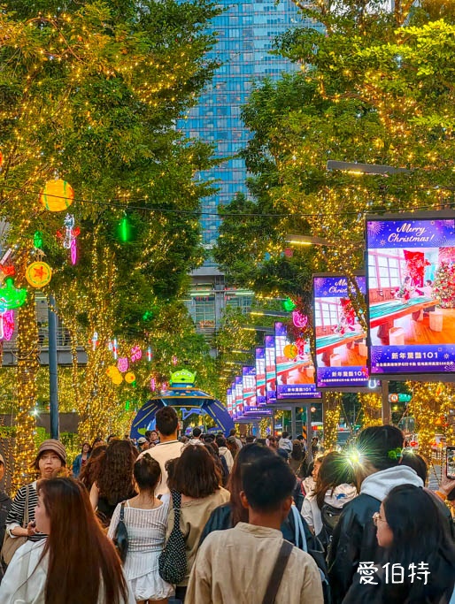 2025台北信義區聖誕節｜新光三越A11飄雪聖誕樹 &amp; 玩具總動員燈飾 @愛伯特