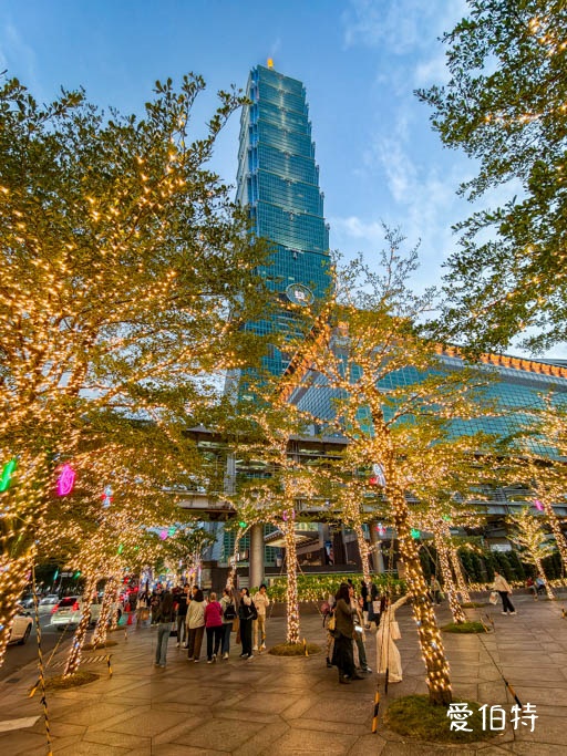 2025台北信義區聖誕節｜新光三越A11飄雪聖誕樹 &amp; 玩具總動員燈飾 @愛伯特