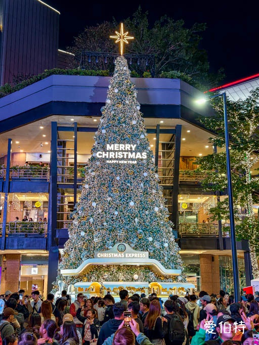 2025台北信義區聖誕節｜新光三越A11飄雪聖誕樹 &amp; 玩具總動員燈飾 @愛伯特