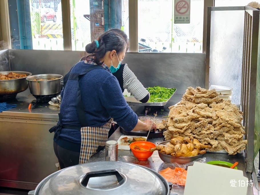 桃園八德必吃｜焢肉大王80元排隊便當，四大主菜高CP值