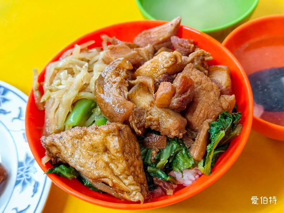 桃園八德必吃｜焢肉大王80元排隊便當，四大主菜高CP值