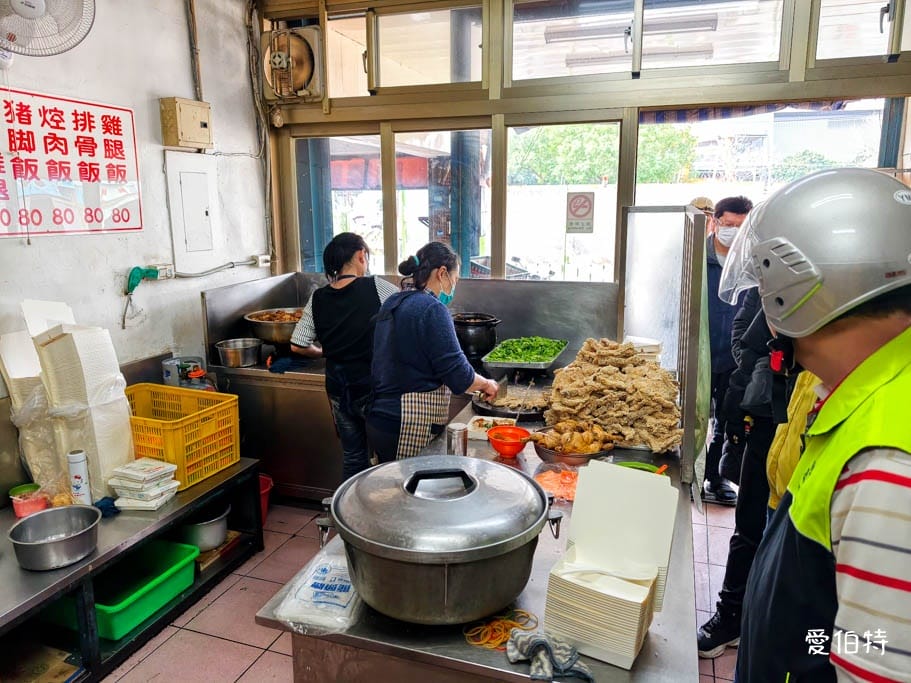 桃園八德必吃｜焢肉大王80元排隊便當，四大主菜高CP值