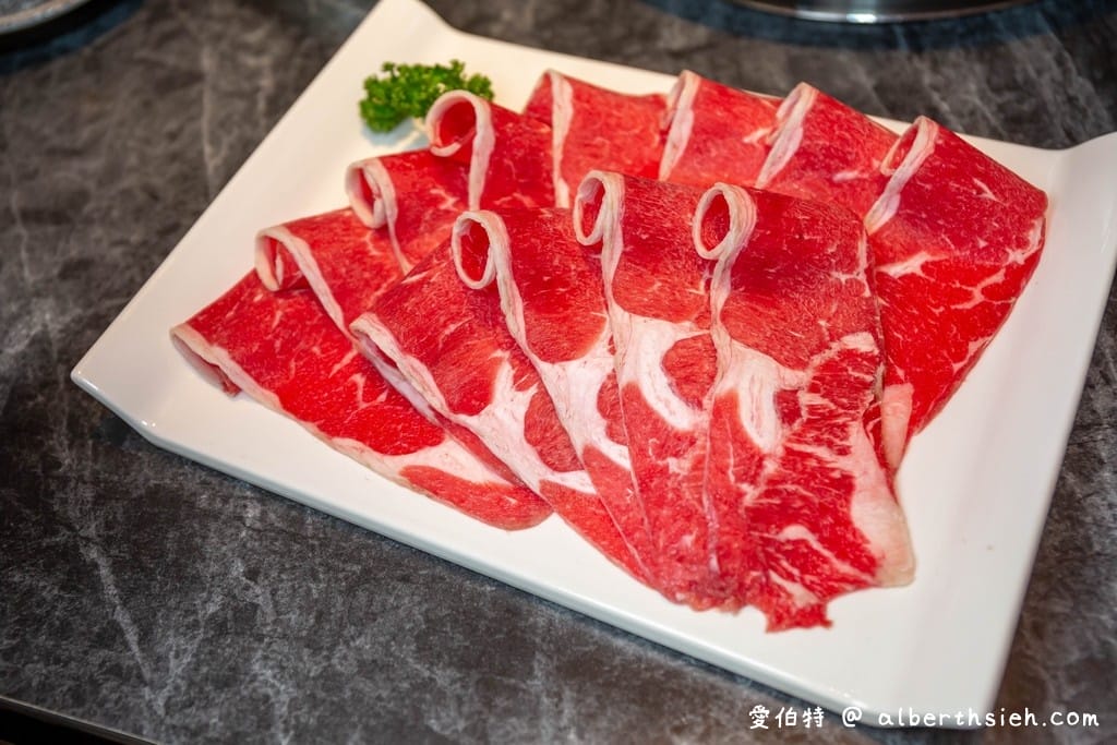 中壢青埔火鍋推薦｜怎麻辣頂級鴛鴦鍋，川味湯頭，酒燒黑豚超推