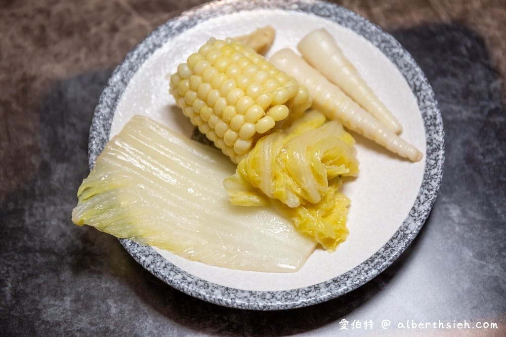 中壢青埔火鍋推薦｜怎麻辣頂級鴛鴦鍋，川味湯頭，酒燒黑豚超推