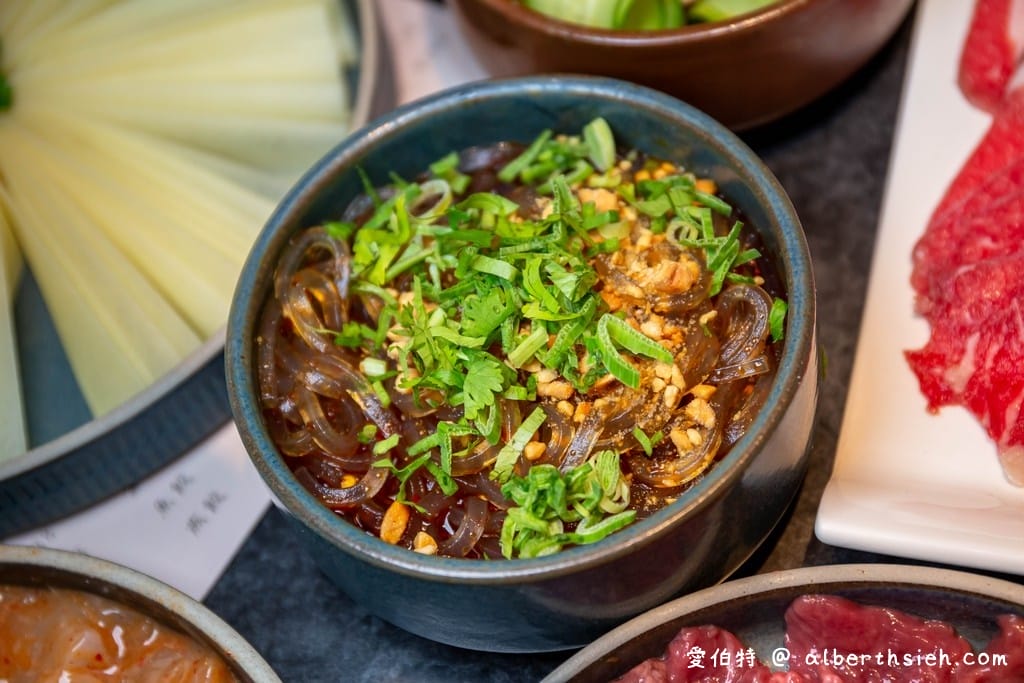 中壢青埔火鍋推薦｜怎麻辣頂級鴛鴦鍋，川味湯頭，酒燒黑豚超推