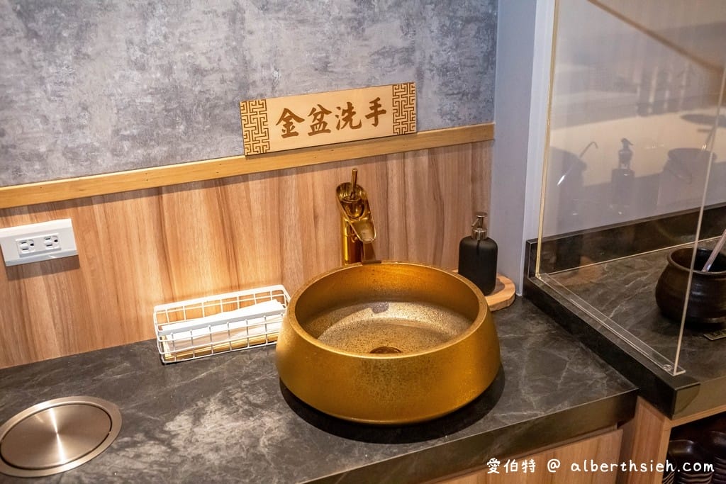 中壢青埔火鍋推薦｜怎麻辣頂級鴛鴦鍋，川味湯頭，酒燒黑豚超推