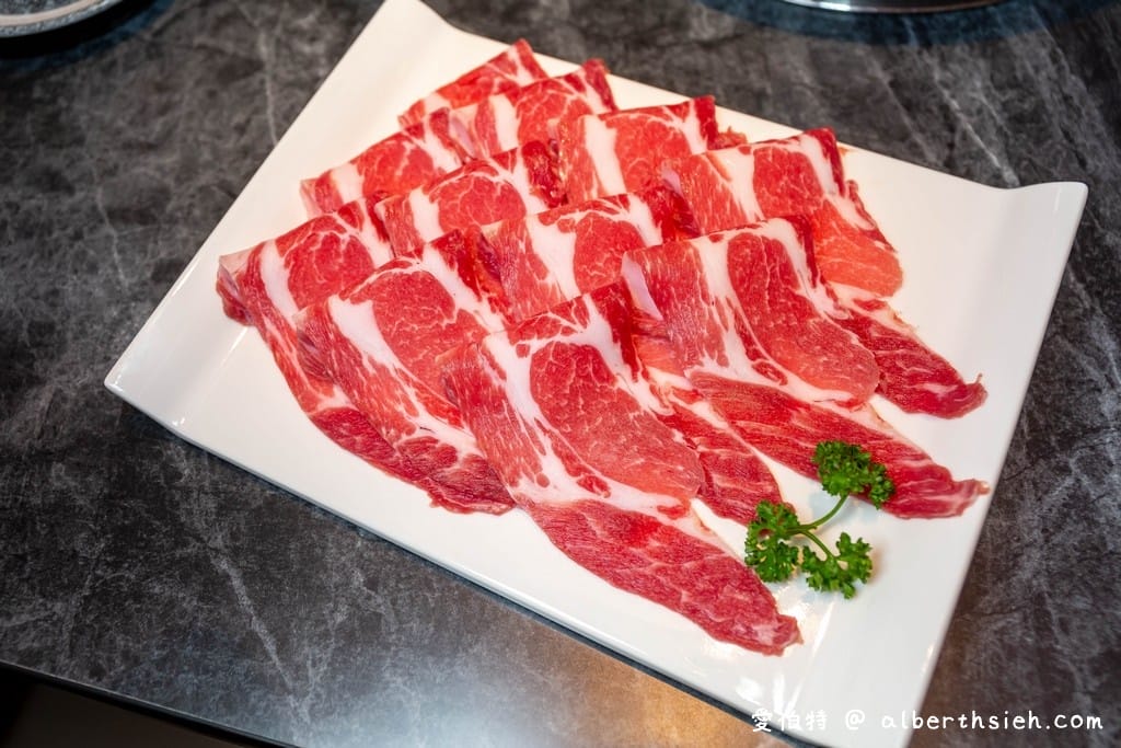 中壢青埔火鍋推薦｜怎麻辣頂級鴛鴦鍋，川味湯頭，酒燒黑豚超推