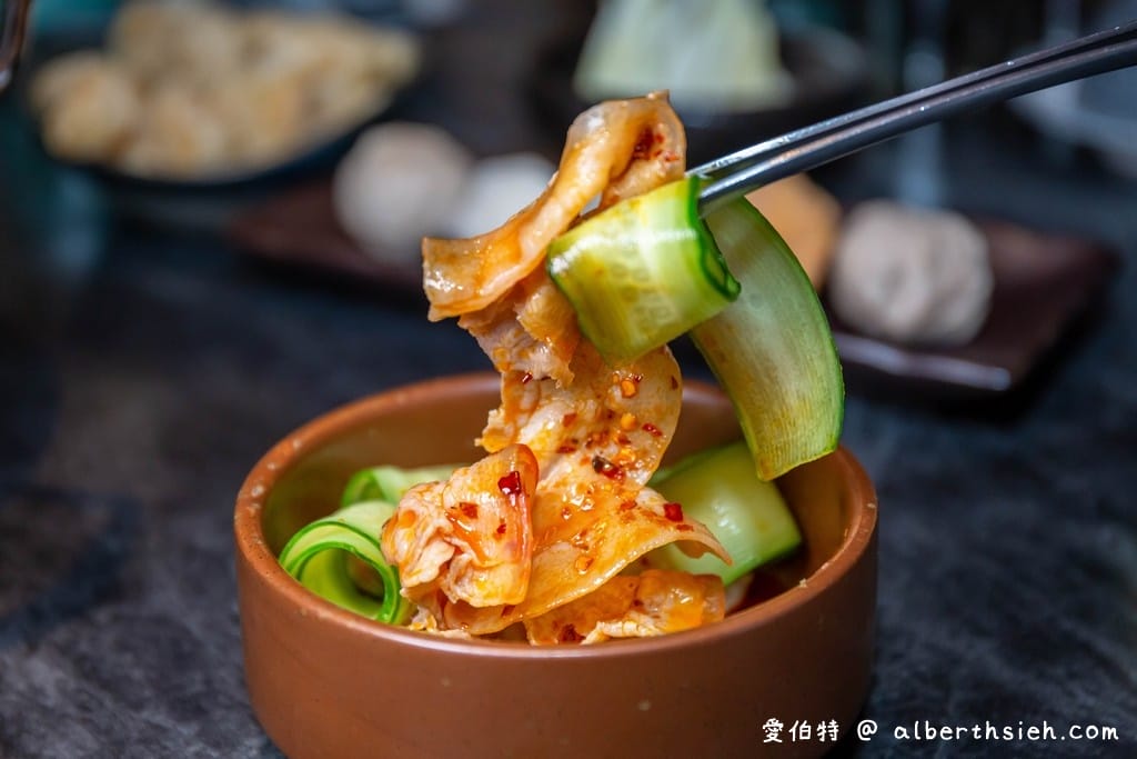 中壢青埔火鍋推薦｜怎麻辣頂級鴛鴦鍋，川味湯頭，酒燒黑豚超推