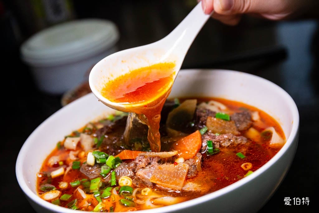 基隆阿姮牛肉麵｜牛肉嫩口好吃，湯頭順口美味推薦