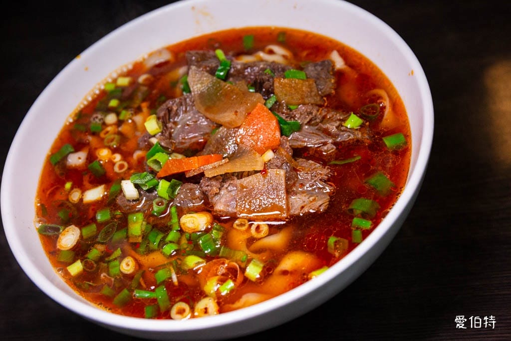 基隆阿姮牛肉麵｜牛肉嫩口好吃，湯頭順口美味推薦