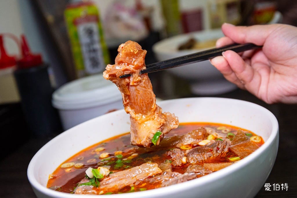 基隆阿姮牛肉麵｜牛肉嫩口好吃，湯頭順口美味推薦