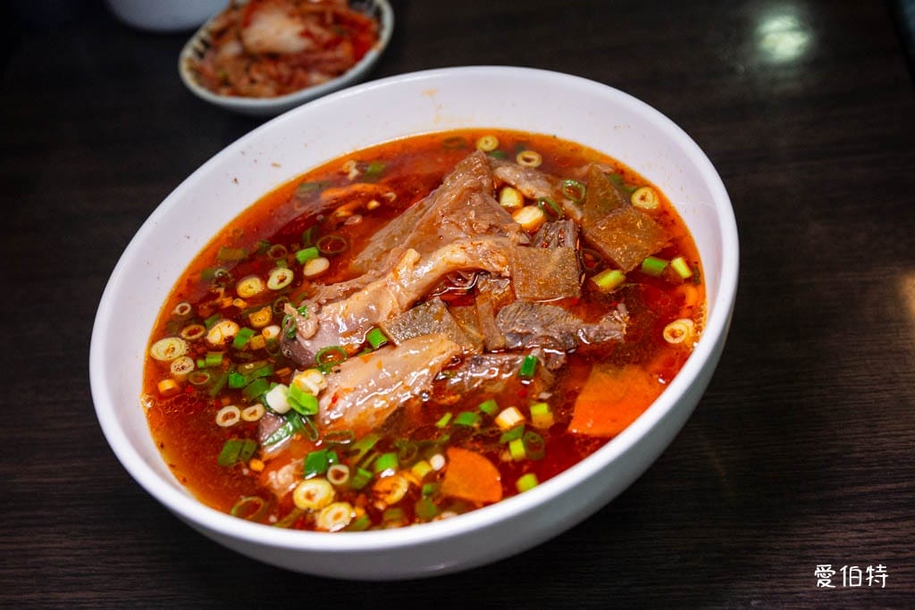 基隆阿姮牛肉麵｜牛肉嫩口好吃，湯頭順口美味推薦
