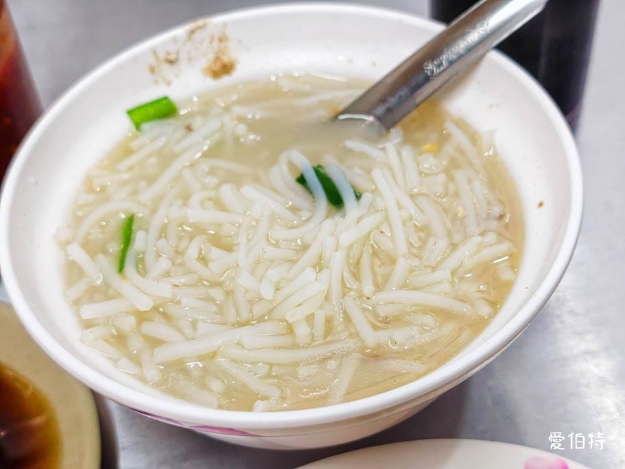 桃園早餐推薦｜在地人激推南門市場米粉湯，必點超嫩油豆腐回味古早味