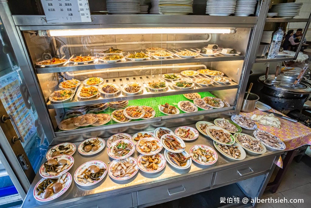 桃園八德來來牛肉麵,在地飄香30年,刀削麵Q彈有咬勁很好吃! - 第5張圖 桃園八德來來牛肉麵,在地飄香30年,刀削麵Q彈有咬勁很好吃!
