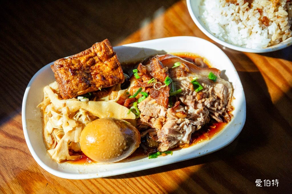 壹等品霸王豬腳-中壢中央店｜A22老街溪站，充滿膠質麵線好吃