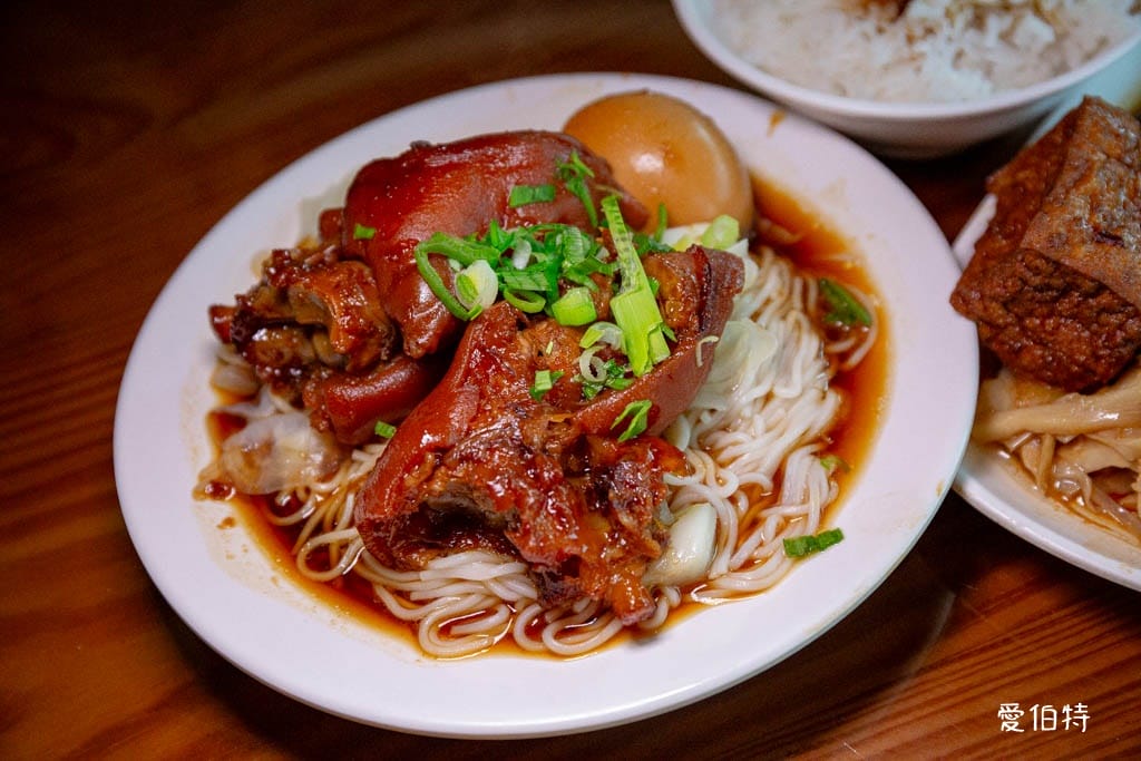 壹等品霸王豬腳-中壢中央店｜A22老街溪站，充滿膠質麵線好吃