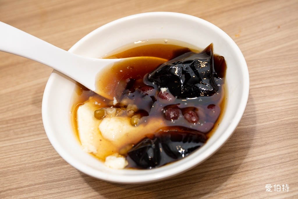 好鑫吉牛肉麵日式拉麵｜桃園龜山自助吧吃到飽，霜淇淋豆花豆漿