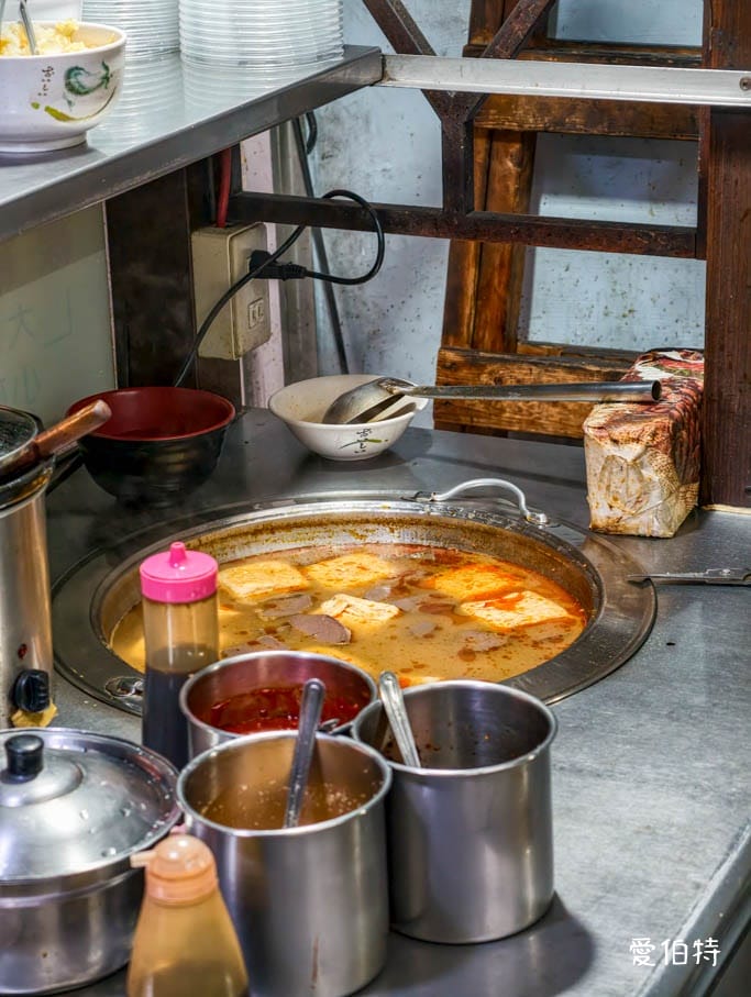 中壢中山東路美食|黃老爹紅燈籠,麻辣鴨血煲/臭豆腐好吃必點 - 第6張圖 中壢中山東路美食|黃老爹紅燈籠,麻辣鴨血煲/臭豆腐好吃必點
