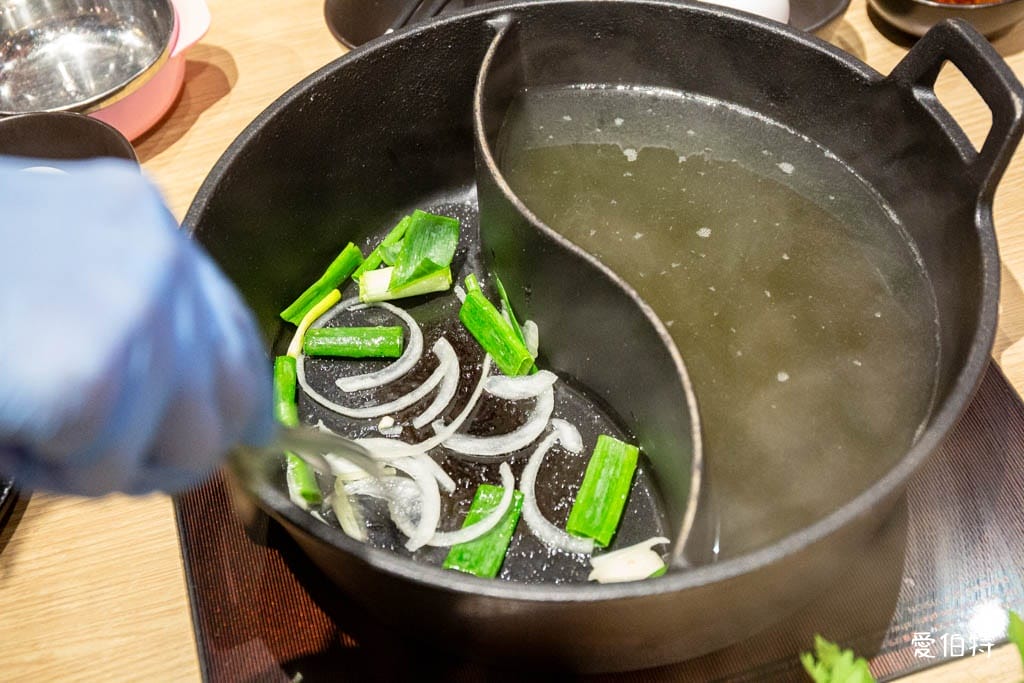 桃園火鍋吃到飽推薦｜和牛涮同德店，858澳洲和牛、炙燒壽司鯛魚燒