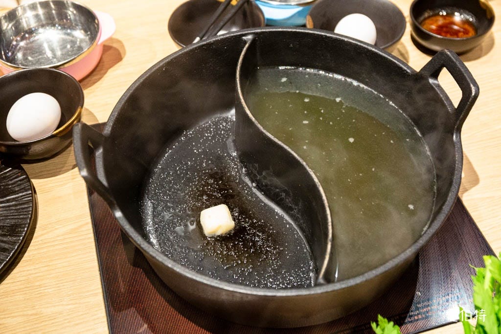 桃園火鍋吃到飽推薦｜和牛涮同德店，858澳洲和牛、炙燒壽司鯛魚燒