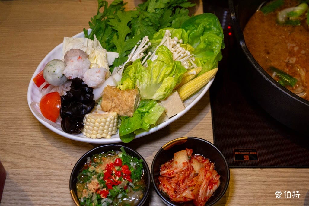 桃園火鍋吃到飽推薦｜和牛涮同德店，858澳洲和牛、炙燒壽司鯛魚燒