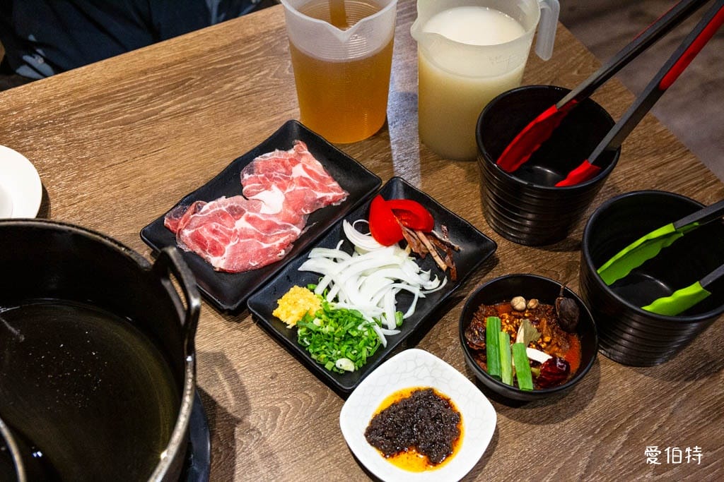 中壢肉多多火鍋吃到飽|平假日不限時!輕量級套餐299元起,蔬食自助吧吃到飽,CP值超高!(西門店.淡水店例假日除外,湯底.服務費另計) - 第26張圖 中壢肉多多火鍋吃到飽|平假日不限時!輕量級套餐299元起,蔬食自助吧吃到飽,CP值超高!(西門店.淡水店例假日除外,湯底.服務費另計)