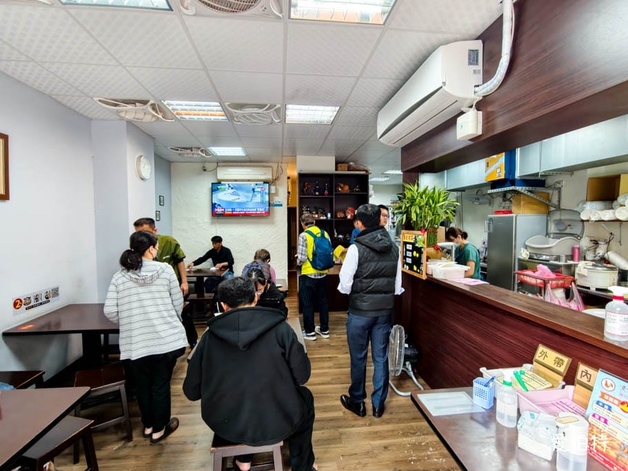 桃園平鎮范媽媽客家麵食館｜必點生煎蘿蔔糕，紅燒湯麵系列