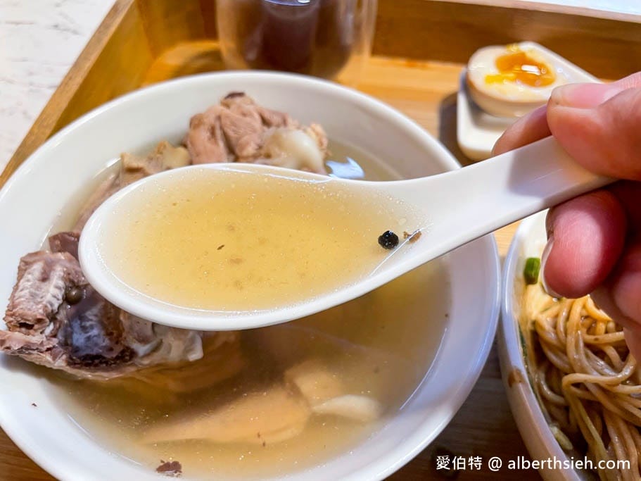 桃園龜山湯本源湯品拌麵｜湯頭清爽溫潤好喝，烏梅汁跟肉燥飯免費續