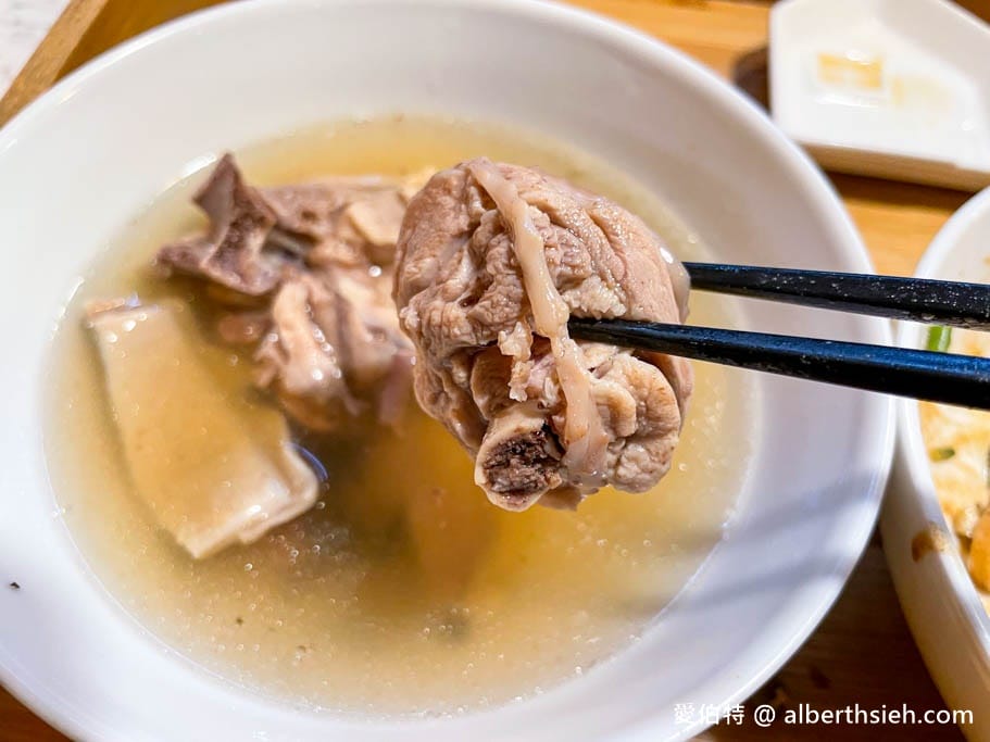 桃園龜山湯本源湯品拌麵｜湯頭清爽溫潤好喝，烏梅汁跟肉燥飯免費續