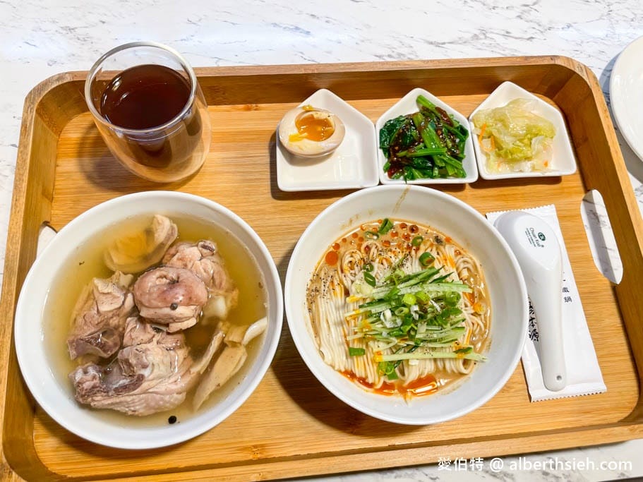 桃園龜山湯本源湯品拌麵｜湯頭清爽溫潤好喝，烏梅汁跟肉燥飯免費續